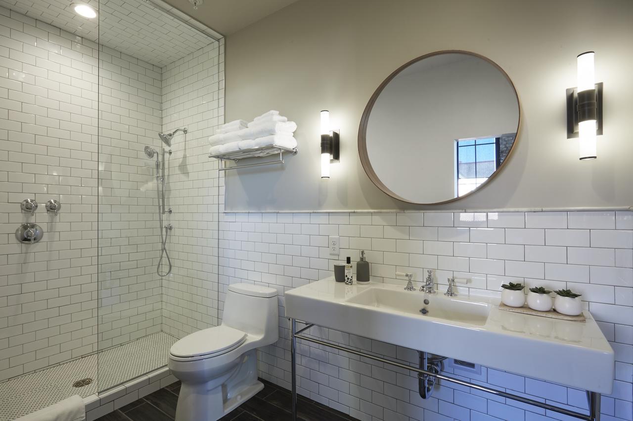 Kinn Guesthouse Bay View Милуоки Экстерьер фото